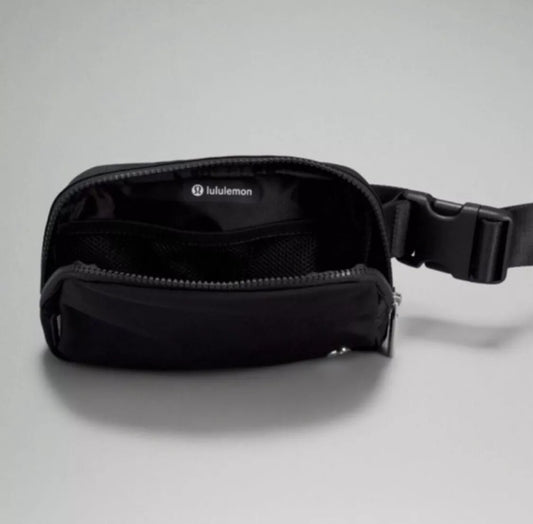 LULULEMON BELT BAG BLACK