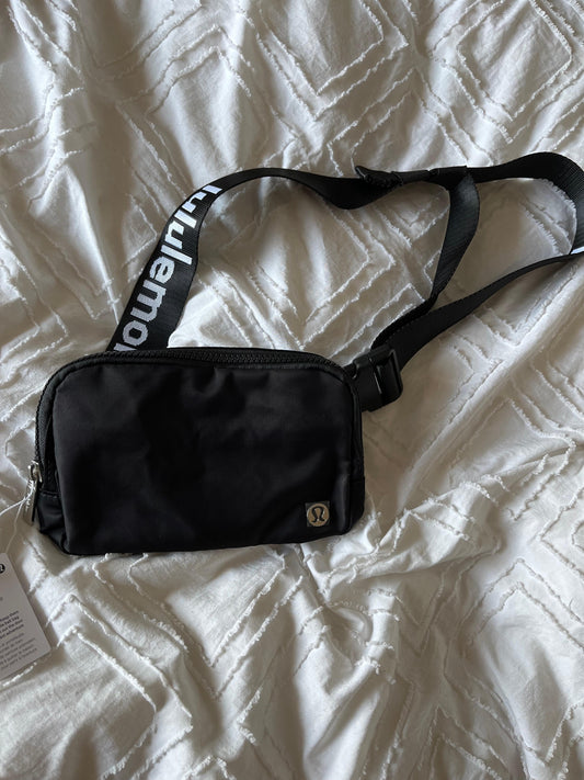 Lululemon Belt Bag Everywhere with TAGS - PHOTON